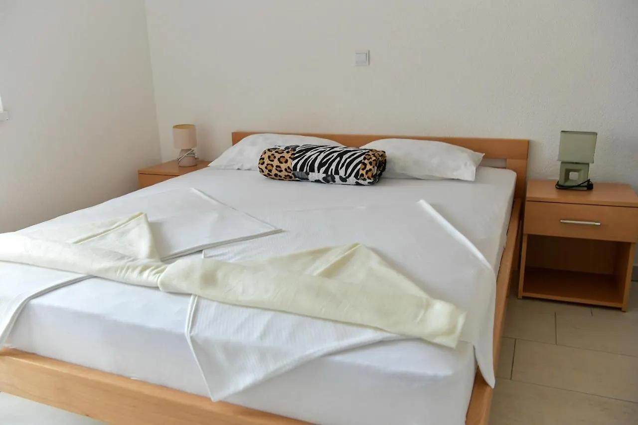 Apartments Villa Lucky Vir Kroatien
