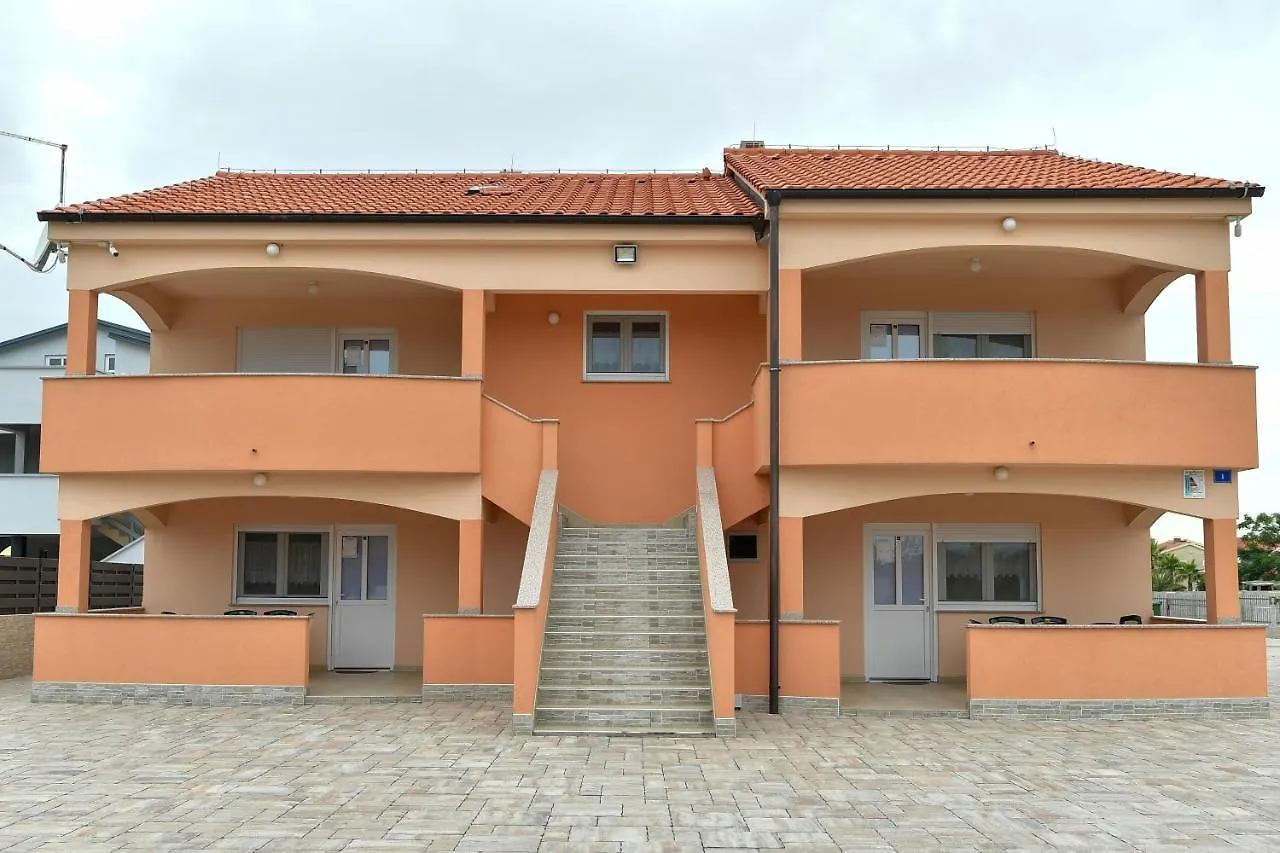 Apartments Villa Lucky Vir Kroatien