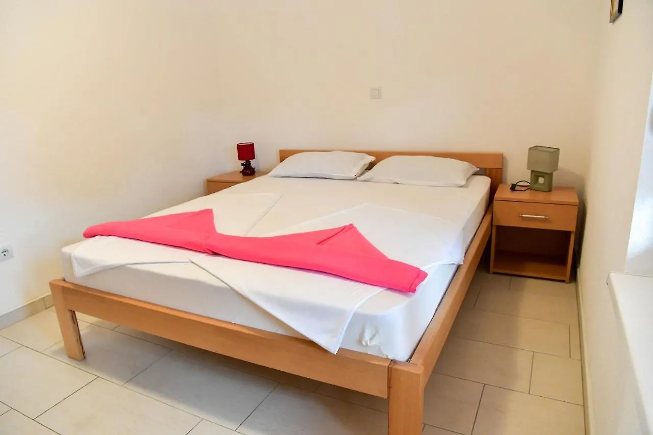 Apartments Villa Lucky Vir Kroatien