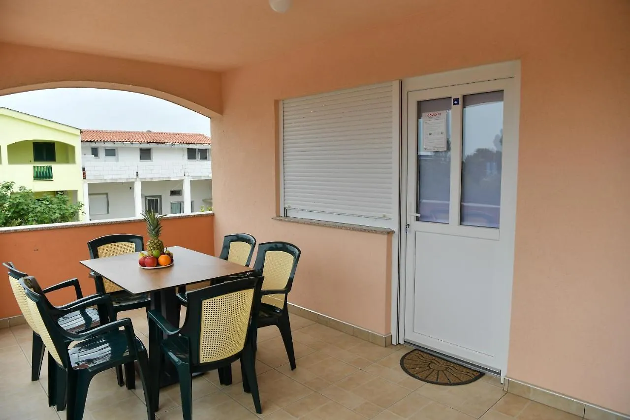 Apartments Villa Lucky Vir 0*,