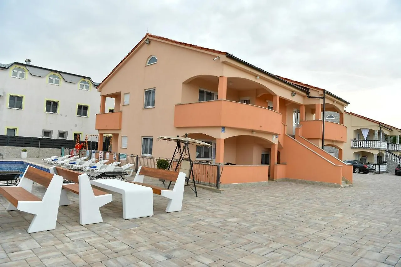 Apartments Villa Lucky Vir