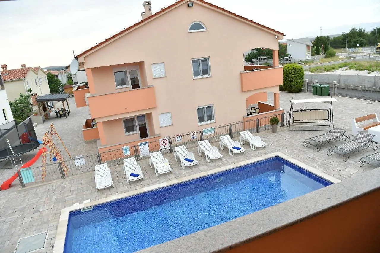 Apartments Villa Lucky Vir