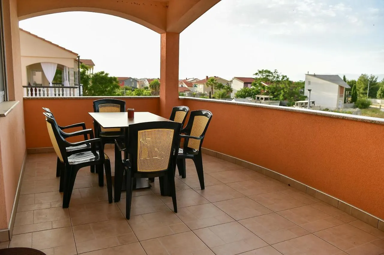 Apartments Villa Lucky Vir 0*,