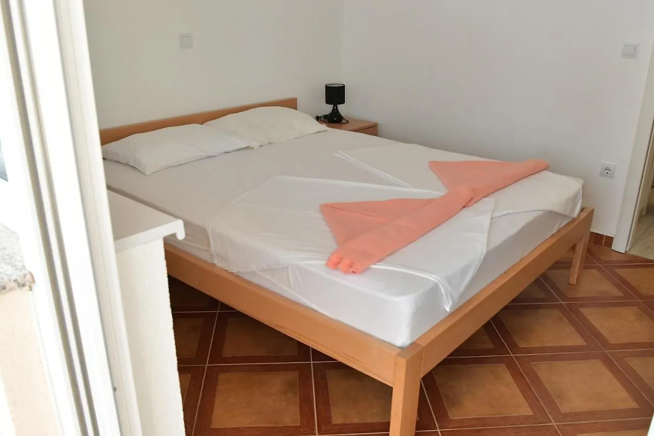 Apartments Villa Lucky Vir Kroatien