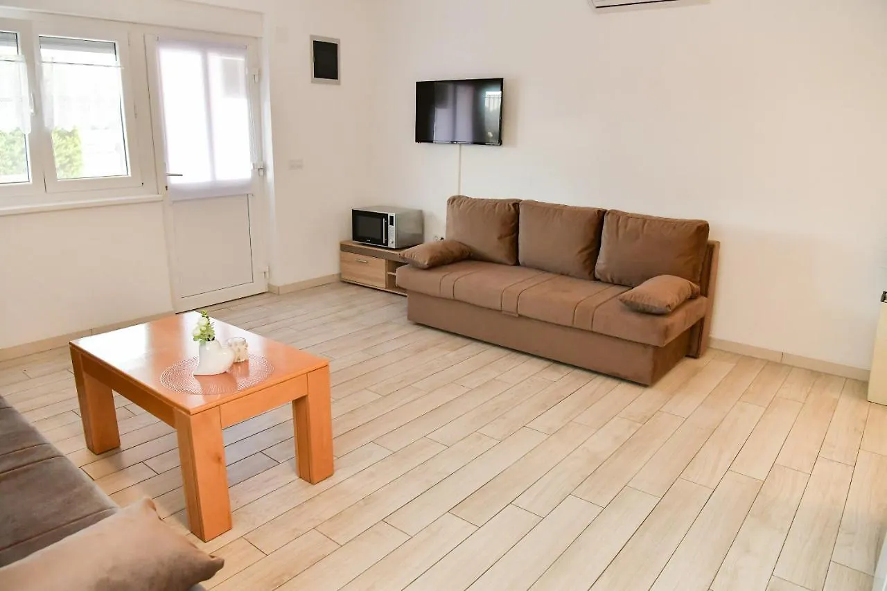 Apartments Villa Lucky Vir Kroatien