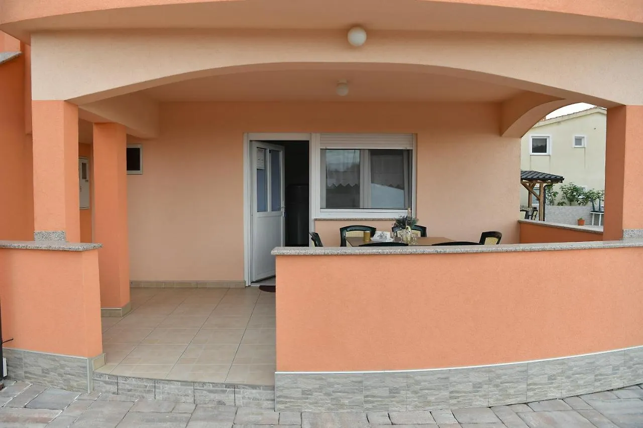 Apartments Villa Lucky Vir Kroatien