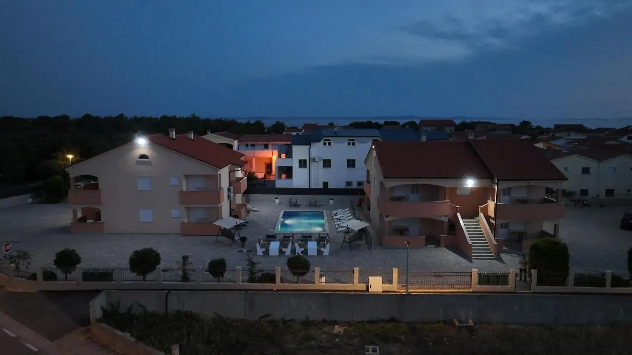 Apartments Villa Lucky Vir 0*,
