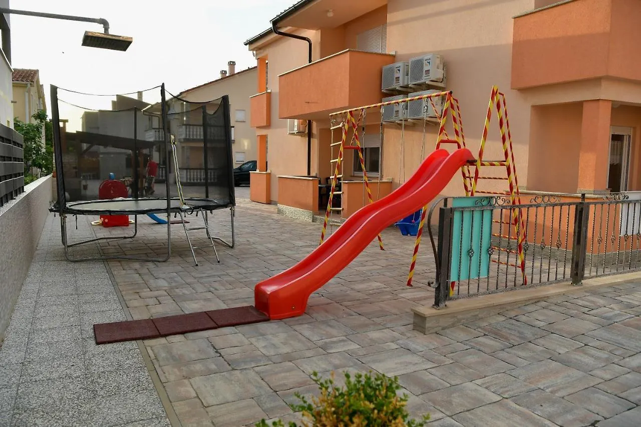 Apartments Villa Lucky Vir Kroatien